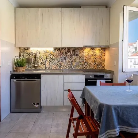 Daire Cozy And Spacious In Graca, *